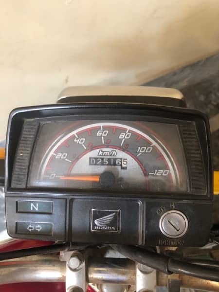 honda CD 70 like new. 4