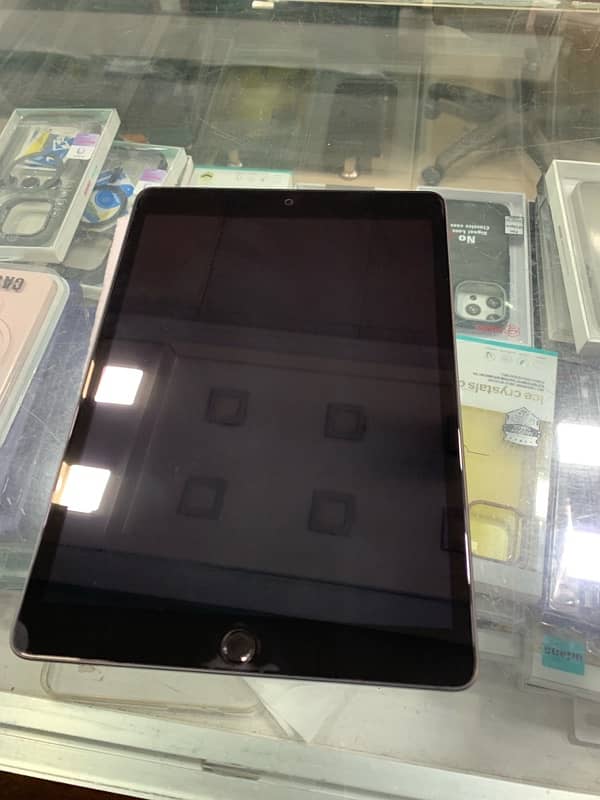 iPads  9th generation  64 Gb candationas  10 /10 0