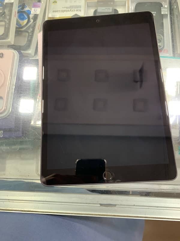 iPads  9th generation  64 Gb candationas  10 /10 1