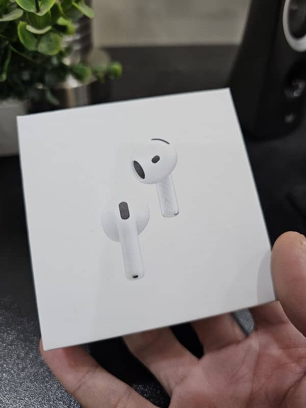 Apple Airpods 4 ANC edition (USB-C) with Carbon Fiber Case 3