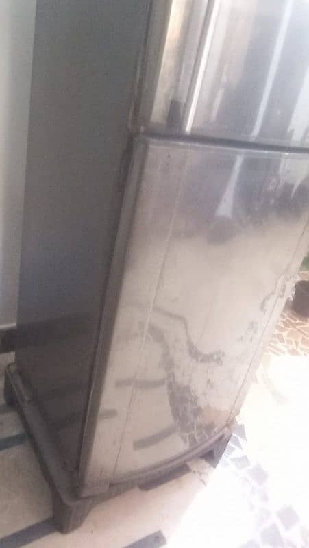 Dawalance large size fridge For sale argent 38 thousand 3