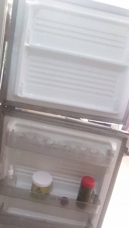 Dawalance large size fridge For sale argent 38 thousand 5