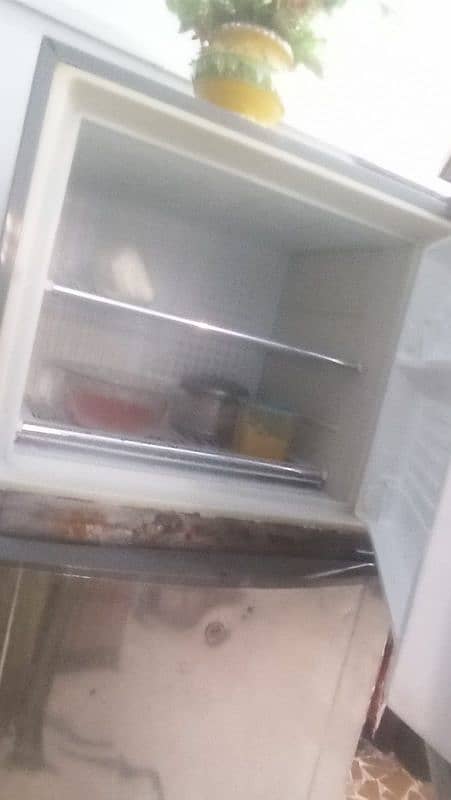 Dawalance large size fridge For sale argent 38 thousand 12