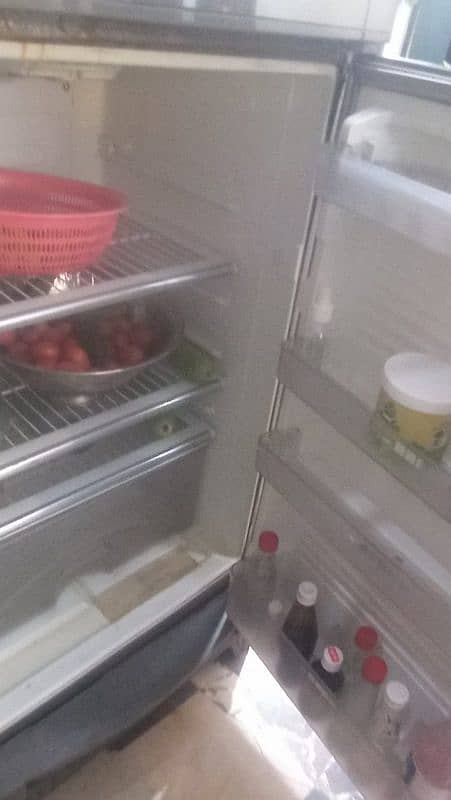 Dawalance large size fridge For sale argent 38 thousand 13