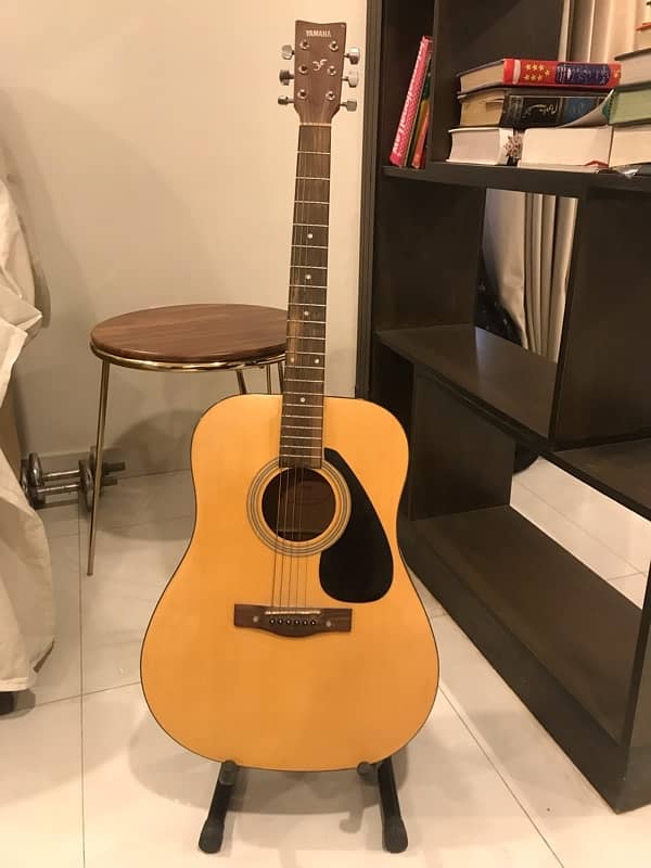 Yamaha F310 Original Confdition like New with Bag, Stand, Capo 0