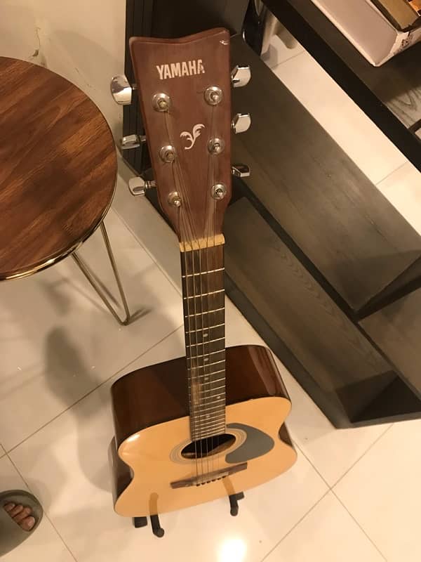 Yamaha F310 Original Confdition like New with Bag, Stand, Capo 4