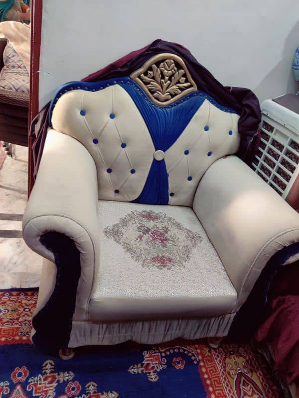 5 seater sofa set bilkul New condition he just space ni he 4