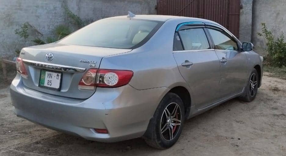 Toyota Corolla GLI 2013 1.3 11