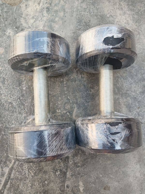 5kg pair dumbells for sale new WhatsApp contact 0