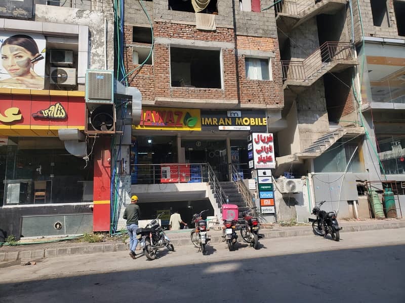 1200sq ft shop available fo rent in Civic center Bahria town phase 4 0