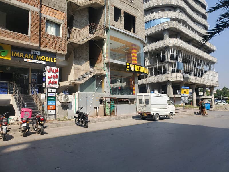 1200sq ft shop available fo rent in Civic center Bahria town phase 4 1