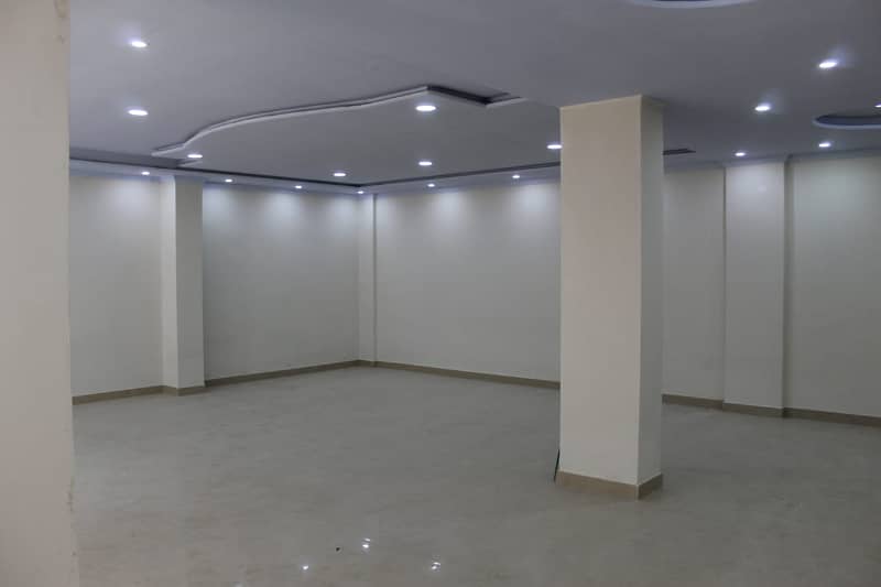 1200sq ft shop available fo rent in Civic center Bahria town phase 4 3