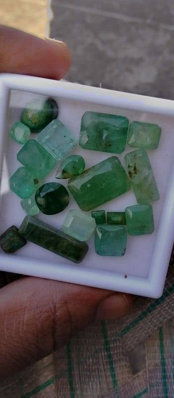 gemstone Emerald natural beautiful colour Afghanistan 3