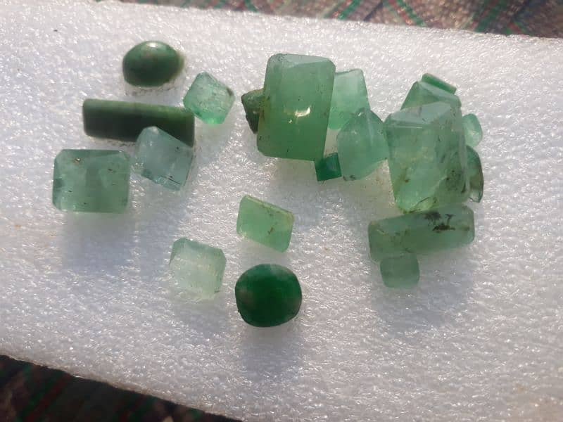 gemstone Emerald natural beautiful colour Afghanistan 6