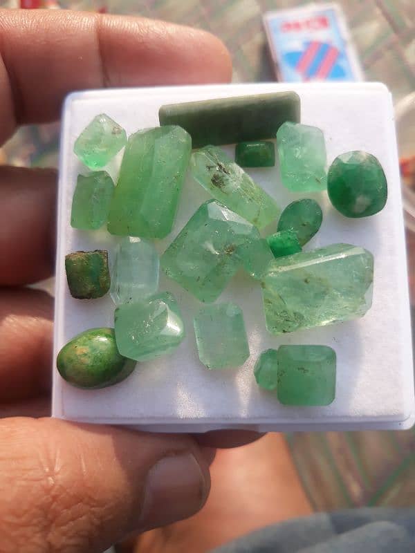 gemstone Emerald natural beautiful colour Afghanistan 9