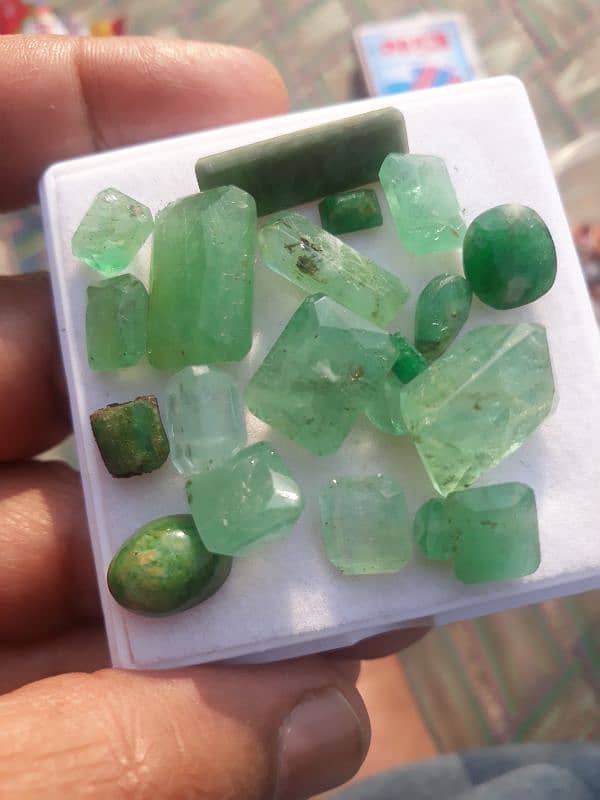 gemstone Emerald natural beautiful colour Afghanistan 10