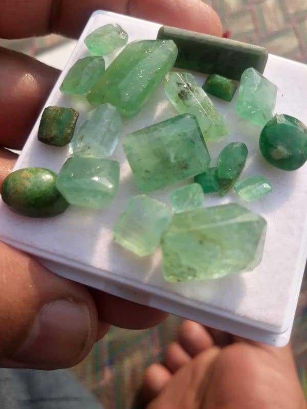 gemstone Emerald natural beautiful colour Afghanistan 12