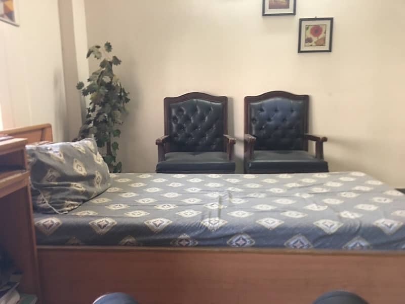 2 single beds with a center table 3