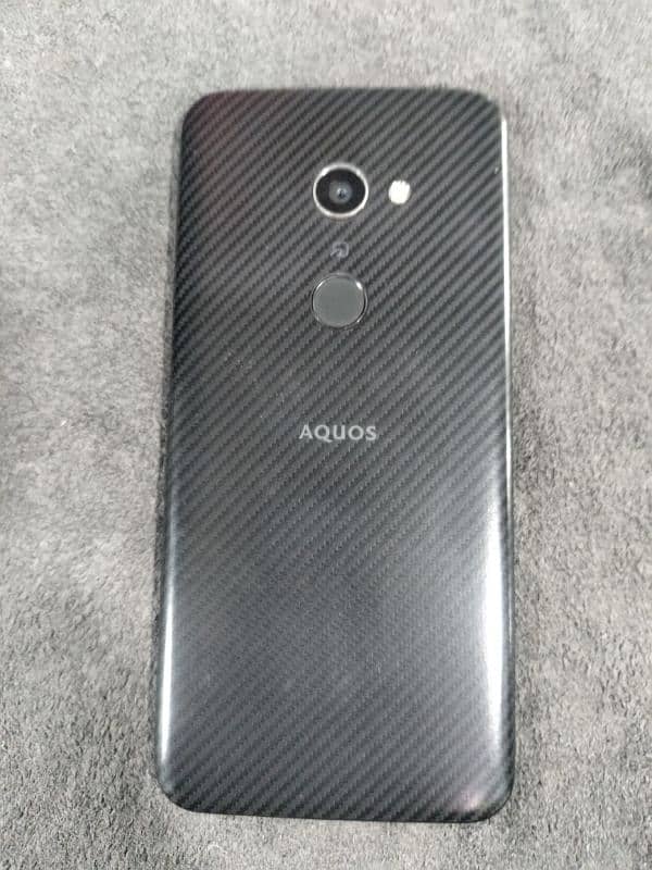 Aquos zero 0