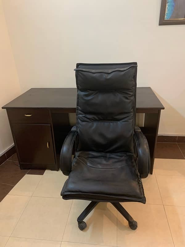 Office table and office chair 2