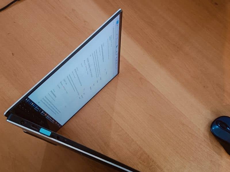 Dell XPS 13 7th Gen i5 8Ram 256ssd 0