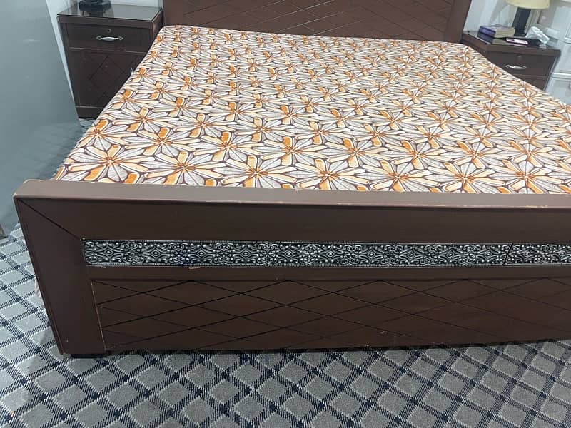 DOUBLE BED SET WITH SIDE TABLES 4