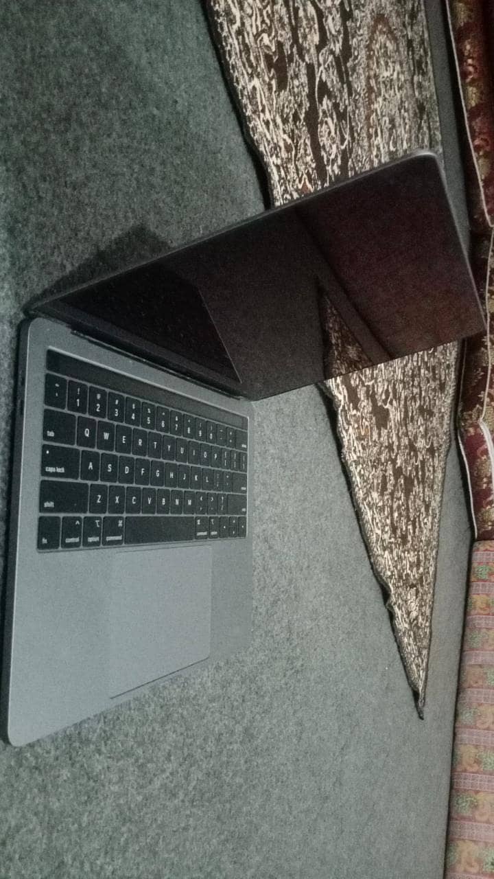 MACBOOK PRO 2018 13 INCH 2