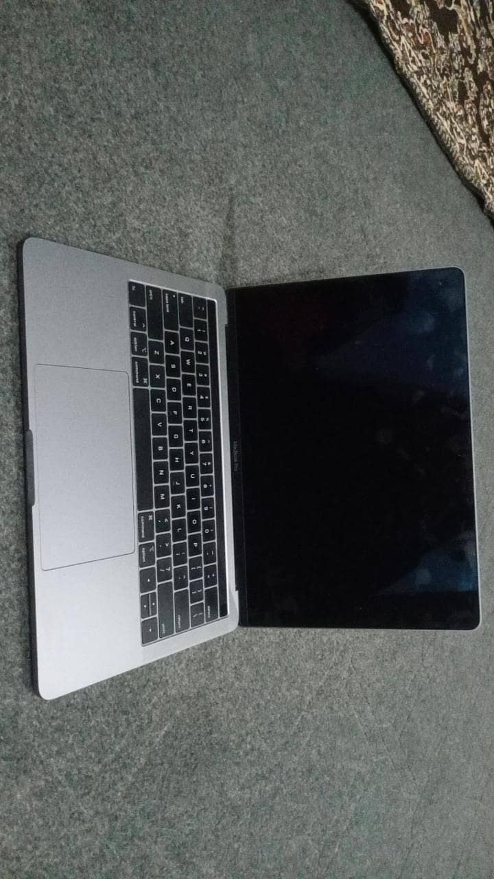 MACBOOK PRO 2018 13 INCH 4