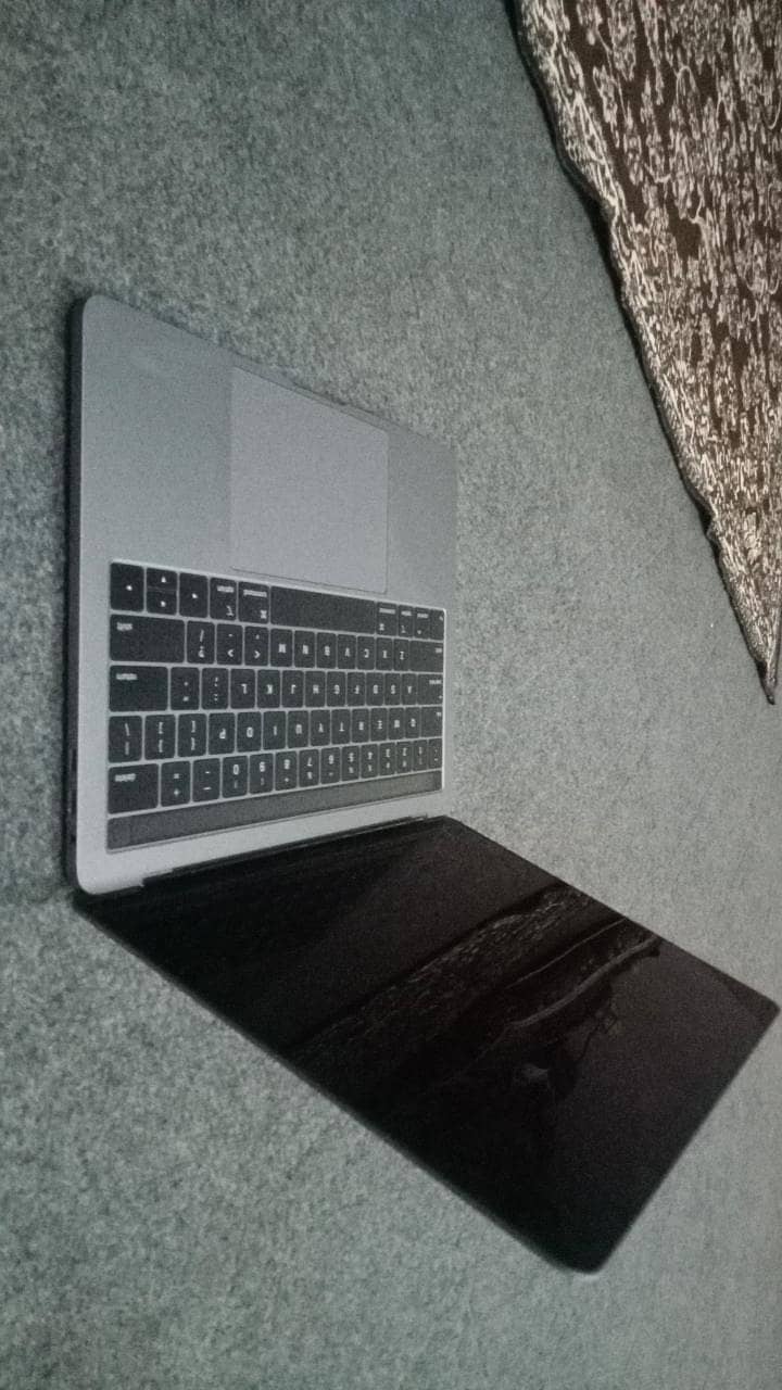 MACBOOK PRO 2018 13 INCH 5