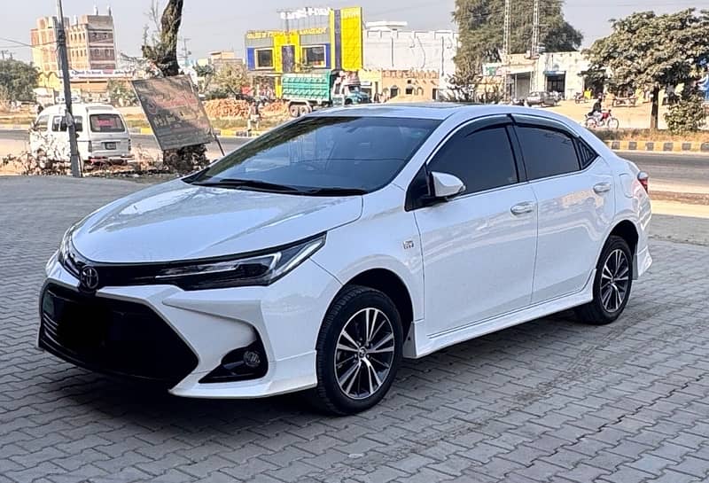 Toyota Altis Grande 2022 1