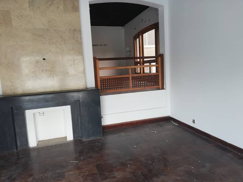 Gulberg 3 Upper Portion 2 Kanal With Separate Gate 5 Beds For Silent Office 13