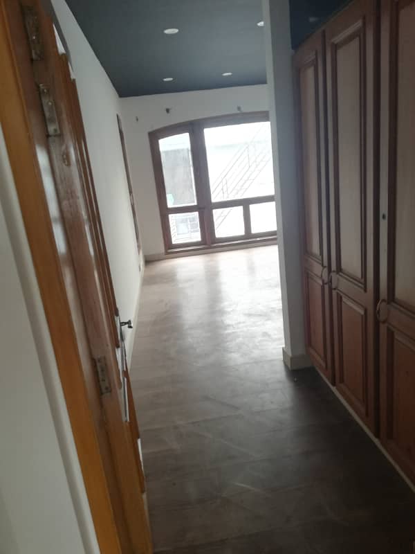 Gulberg 3 Upper Portion 2 Kanal With Separate Gate 5 Beds For Silent Office 16