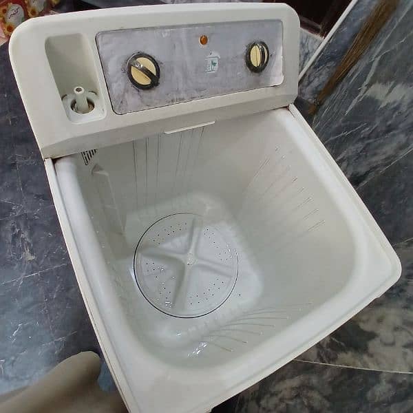 washing machine in good condition 1