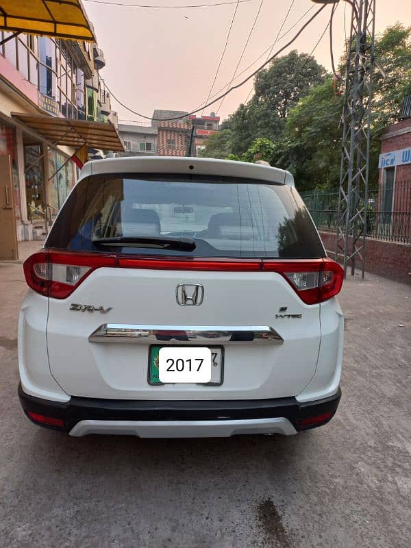 Honda BR-V 2017 S pakege total genuine 4