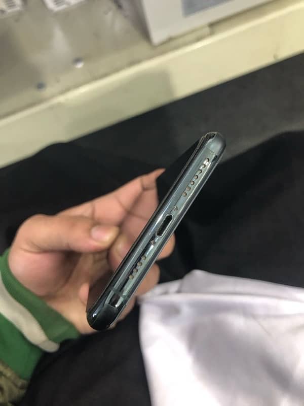 iPhone 11 Pro Max 256 gb non PTA JV 5