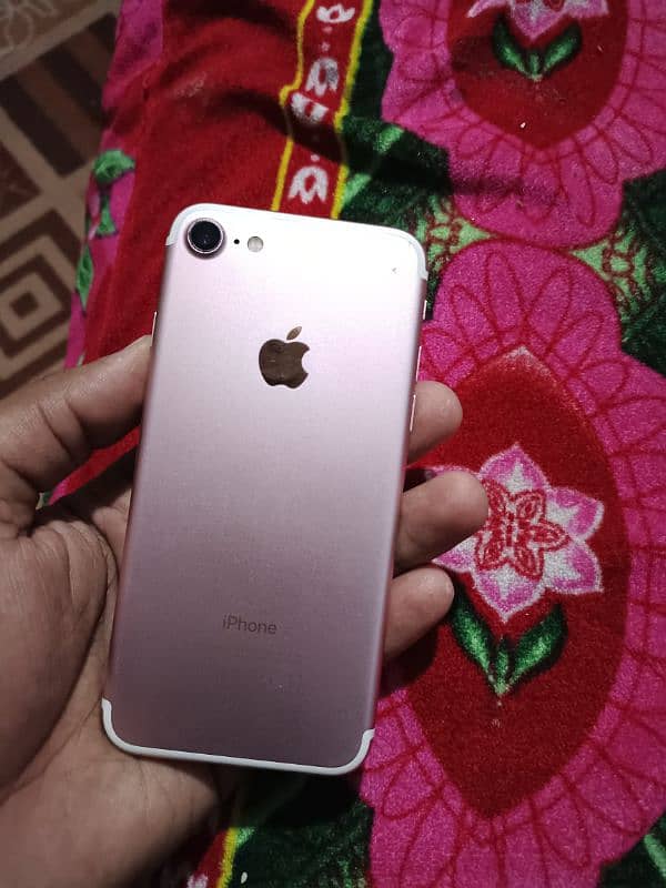 I phone 7 128 gb pta approved 10/10 condition 2