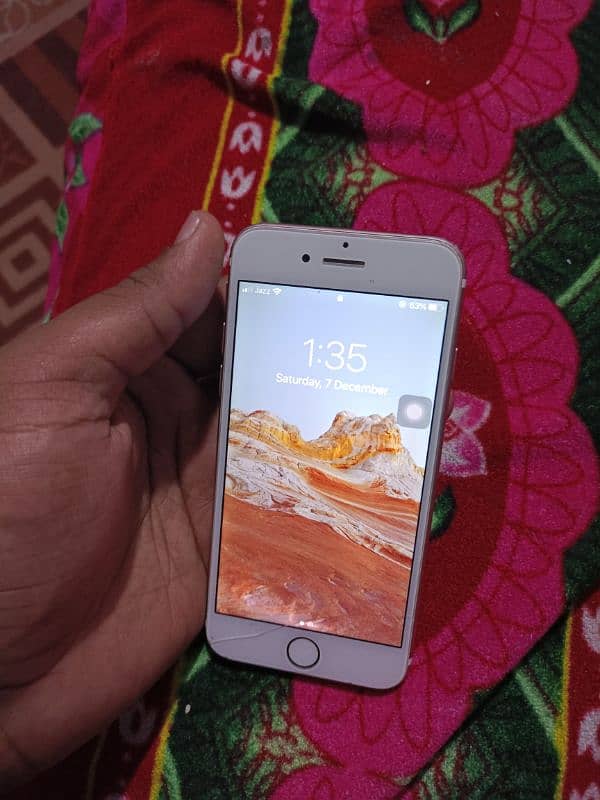 I phone 7 128 gb pta approved 10/10 condition 6