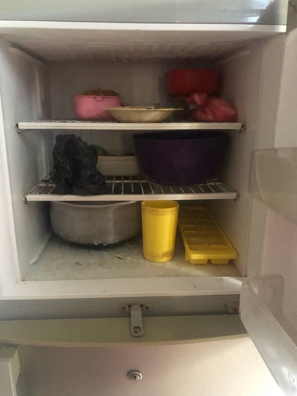 8/10 condition Fridge for Sale – Affordable Price! 1