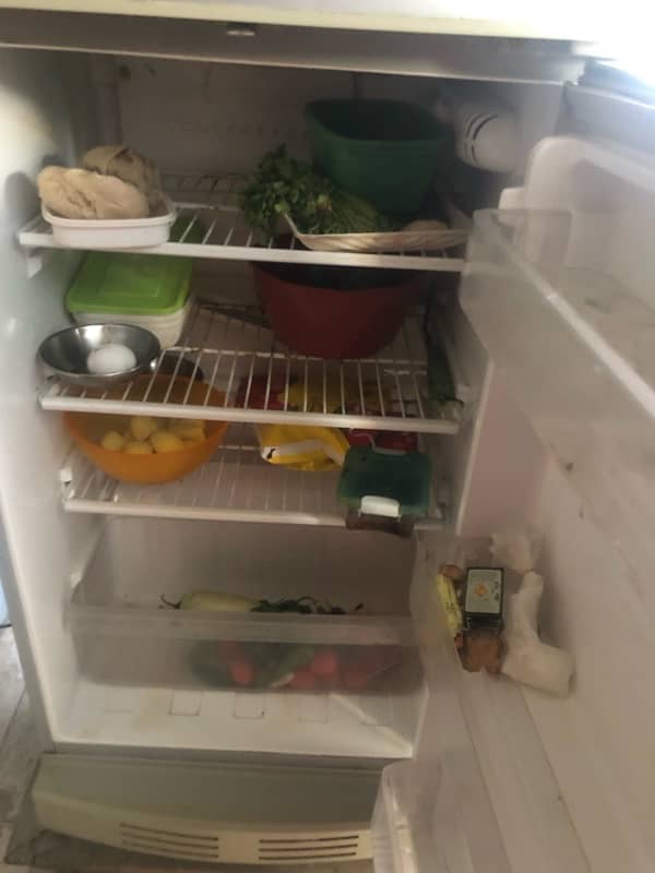 8/10 condition Fridge for Sale – Affordable Price! 2