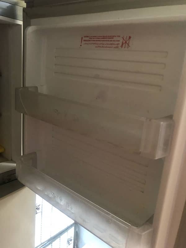 8/10 condition Fridge for Sale – Affordable Price! 3