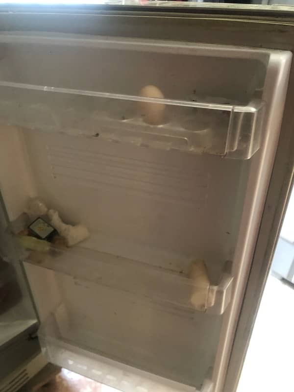 8/10 condition Fridge for Sale – Affordable Price! 4