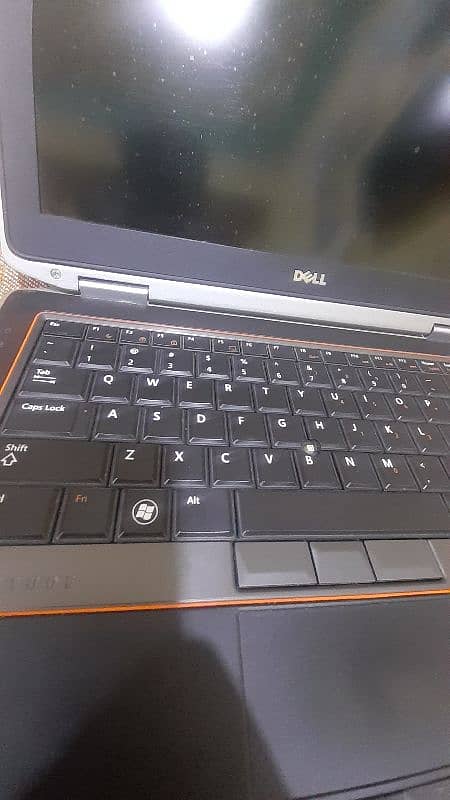 Laptop Dell Latitude E6320 1