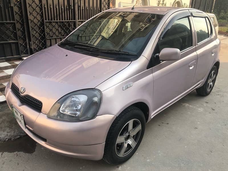 Toyota Vitz 2000 1