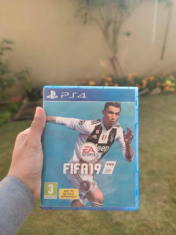 Fifa 19 PS4 for sale l Deliverable l disc l game disc 1