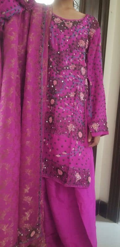 3 piece heavy kaamdar medium size suit wd big jamavaf kaamdaar dopata 2