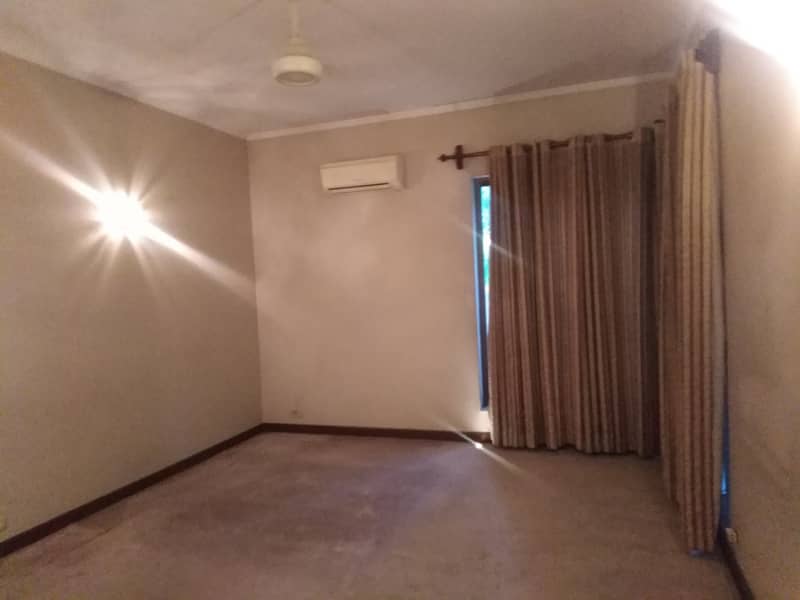 1 Kanal Super Out House Prime Hot For Sale dha Phase4 18