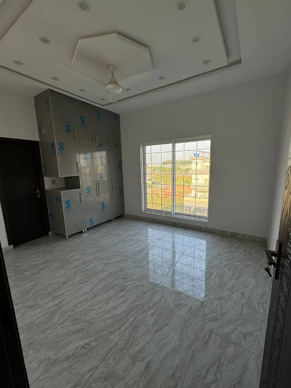 10 Marla beautiful double story house for rent Alama Iqbal town Lahore 7