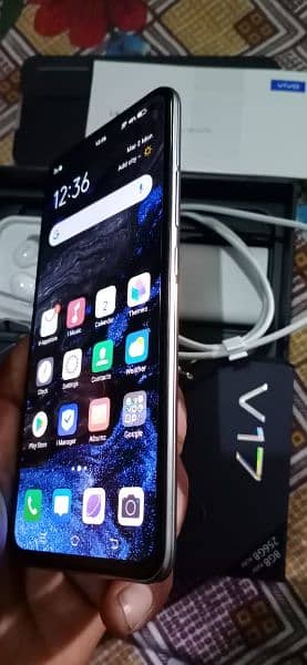 vivo v17 8GB RAM 256 GB memory 0319/3611/671 0