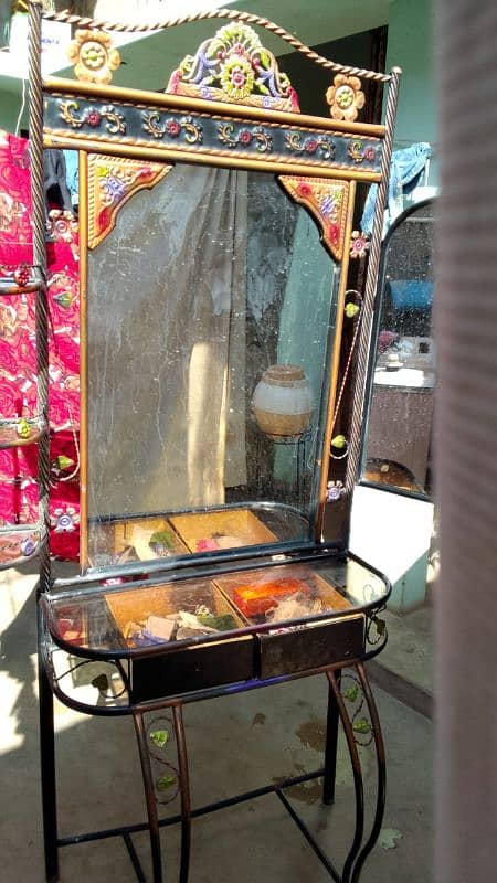 Dressing table Just 6 month use new condition Rs 5000 0