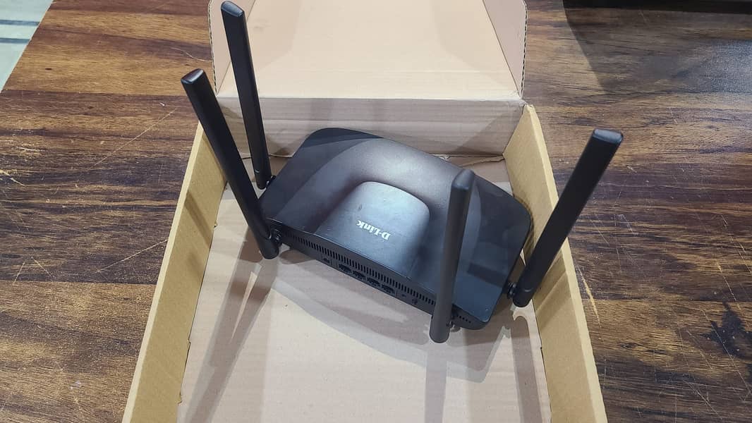 Dlink DIR-825M Wireless AC 1200 Dual Band Gigabit Router Branded used 7